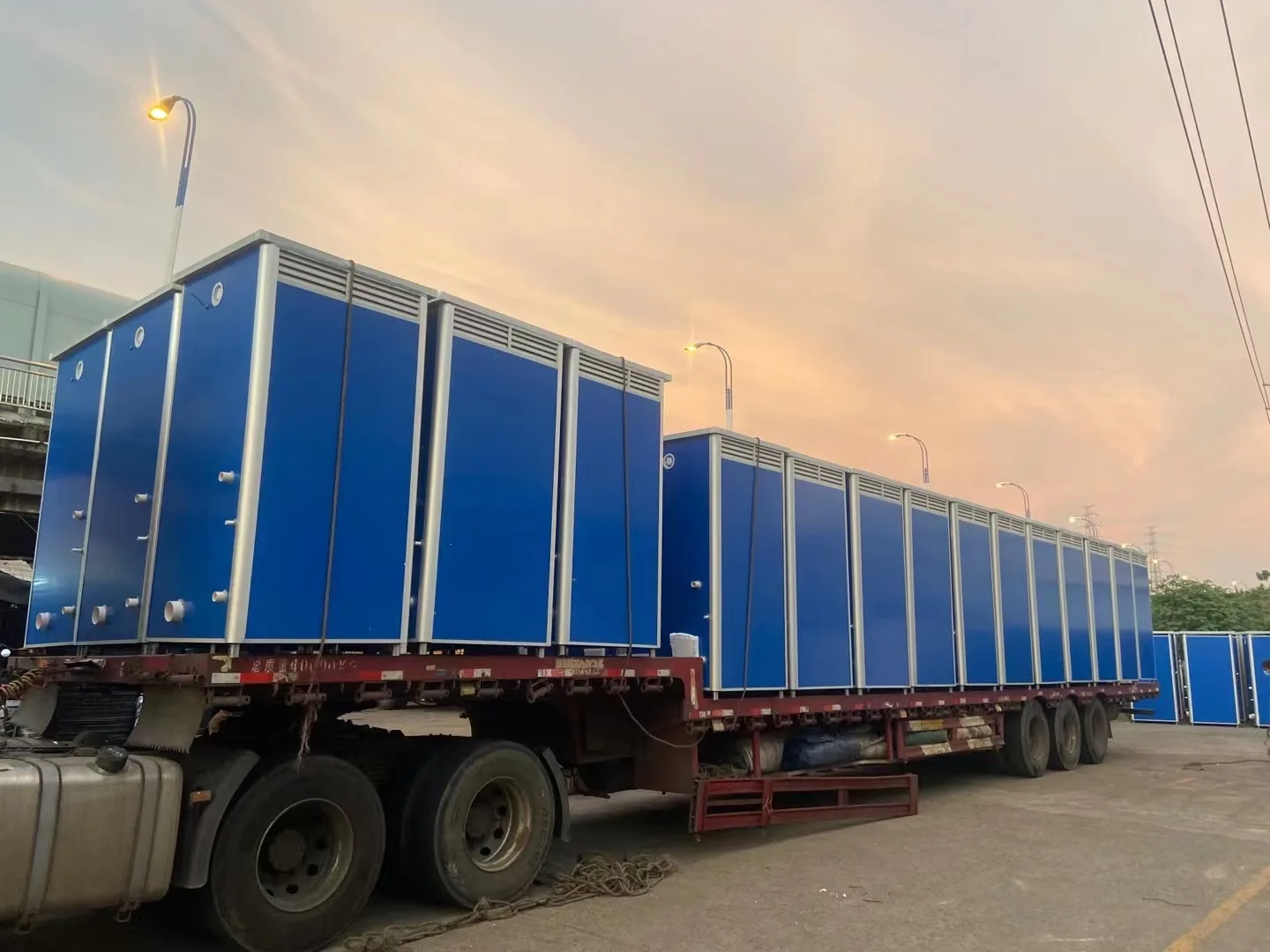 Mobile Toilet Outdoor Mobile Camping Portable Toilets Portable Luxury Restroom Public Toilet