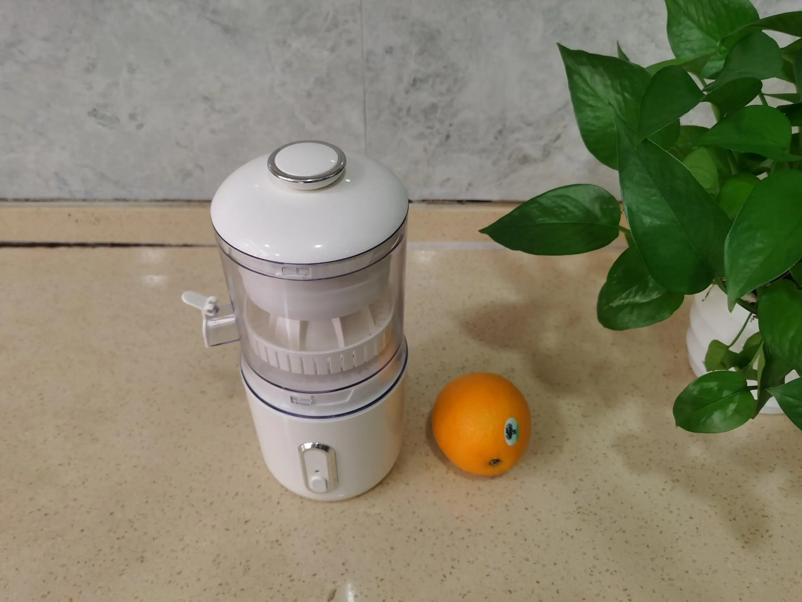Portable USB Rechargeable Seedless Easy to Use Cold Press Healthy Fruit Juice Vitamin Electric Orange Squeezer Citrus Juicer