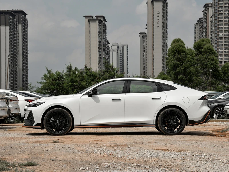 2024 Changan Uni-V Turbo Engine Turbocharged Gas Classic Sedan New Cars Ventilated Disc Electronic Parking Left Wholesale
