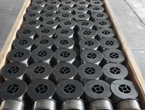 Линия по производству сварочной проволоки для сварки в среде CO2 сварочная проволока с флюсом китайская на пластиковой катушке