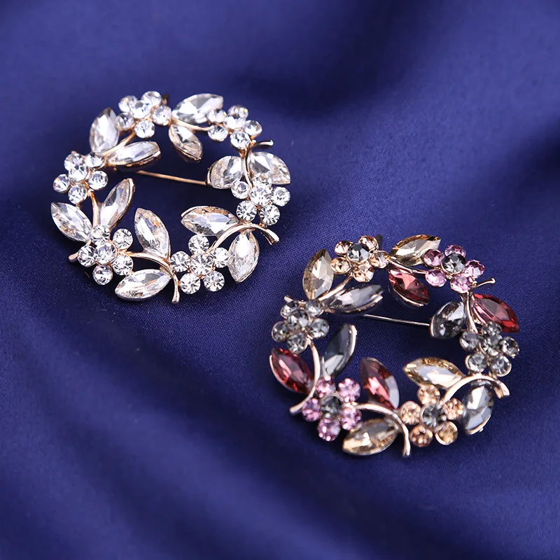 Wholesale Colorful Crystal 6 Flower Brooches for Women