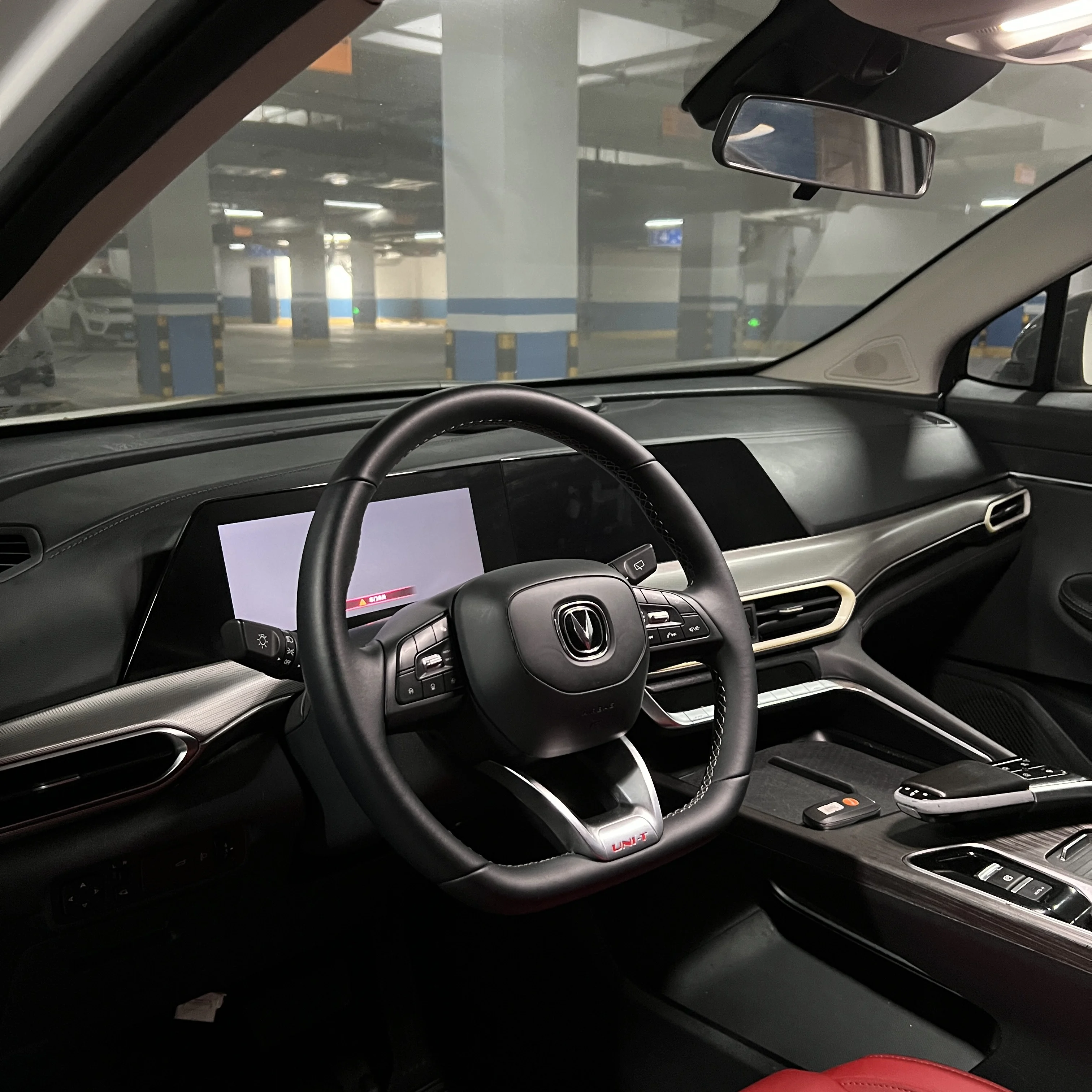 2022 In Stock High Speed Changan Automobile UNI-T 5-seater Family SUV Low Price Gasoline Powered Vehicle For Sale