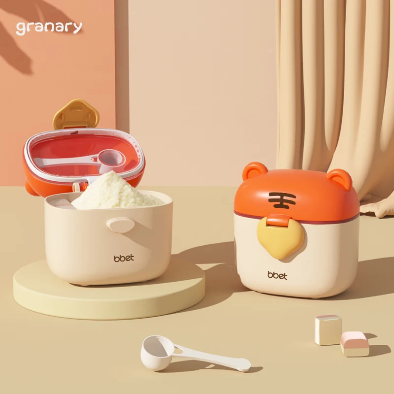 Small Baby Food Storage Formula Milk Powder Dispenser Box With Spoon Plastic Milk Powder Storage Container BPA Free