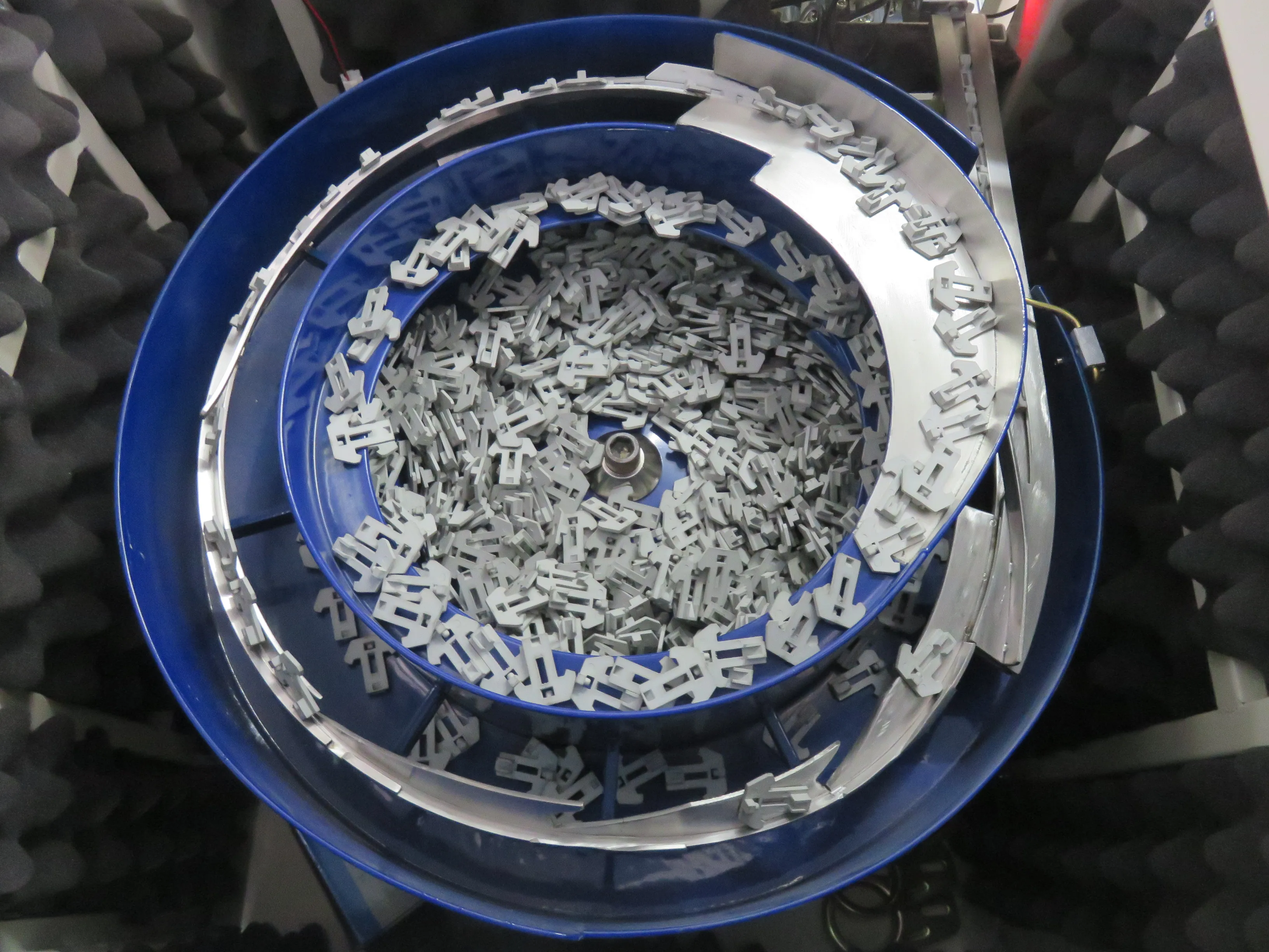 Automatic Spring Vibratory Feeder Bowl Parts Feeder Assembly Machine