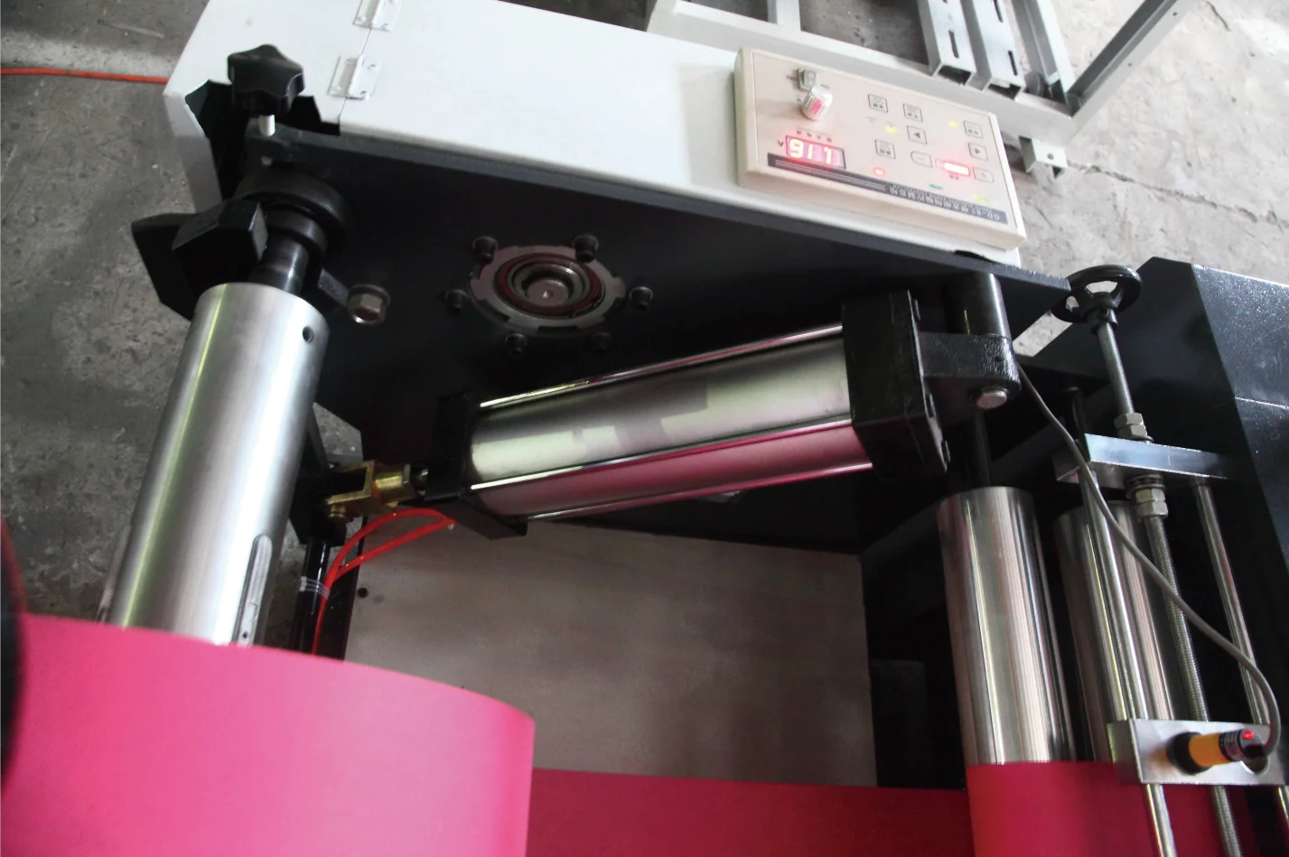 Taiwan Ultrasonic tshirt bag making machine for making non woven bags