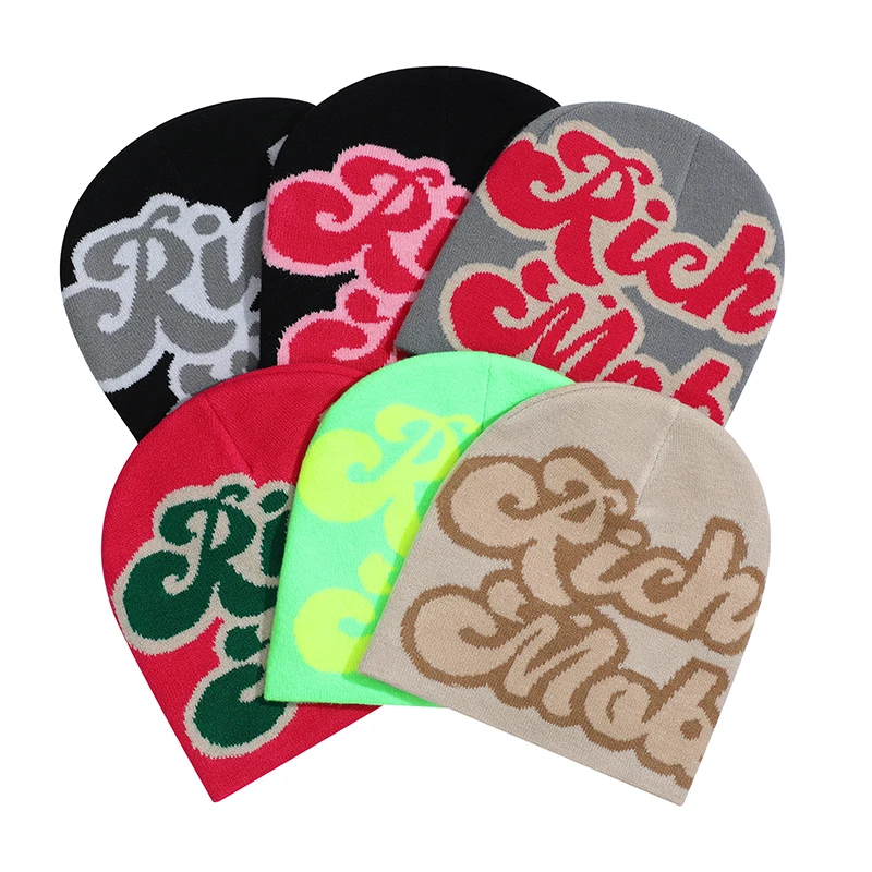 Зимняя вязаная шапка с черепом