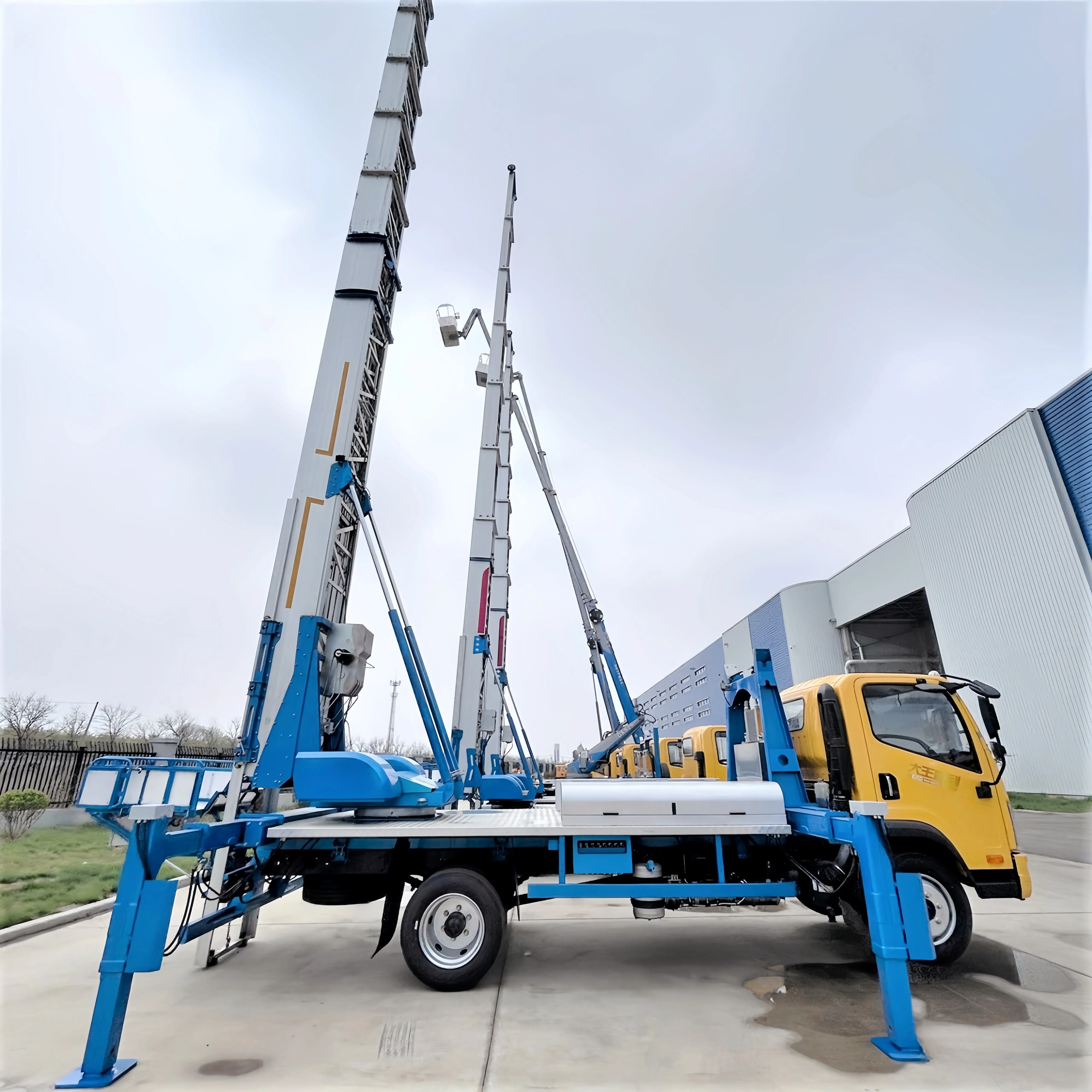 Construction Furniture Lift Telescopic Boom Hydraulic Manlift High Altitude Mobile Mounted Vehicle 32m Ladder Lift Truck