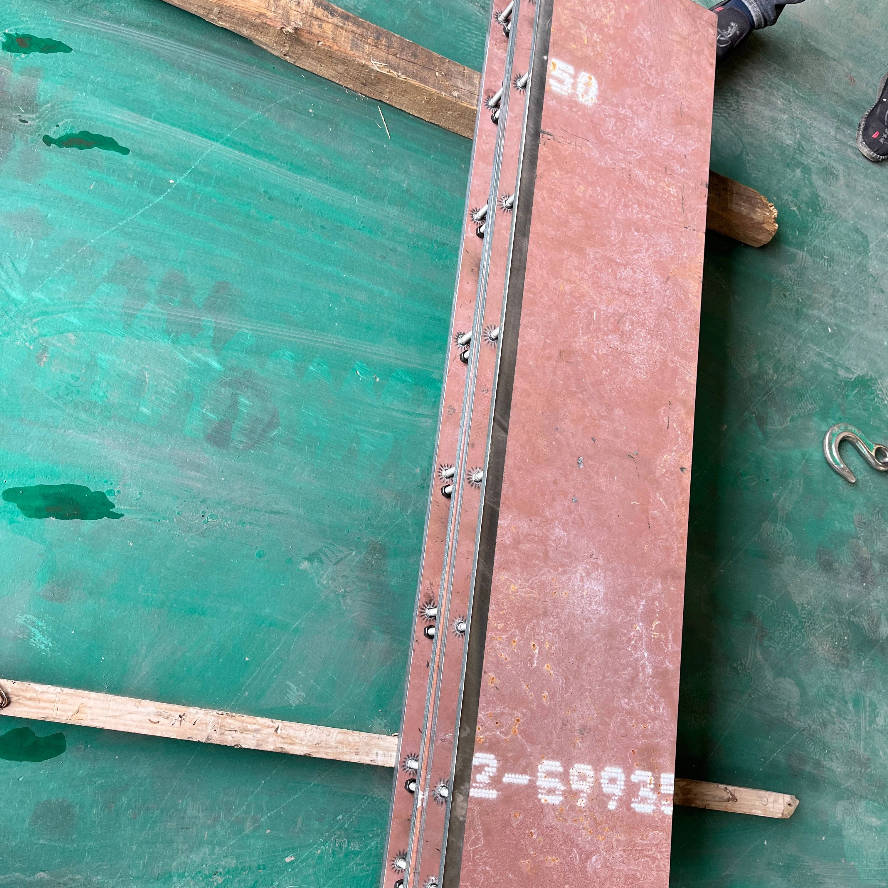 Factory Supply asphalt paver S1800-3L conveyor service kit floor conveyor plate chain protector