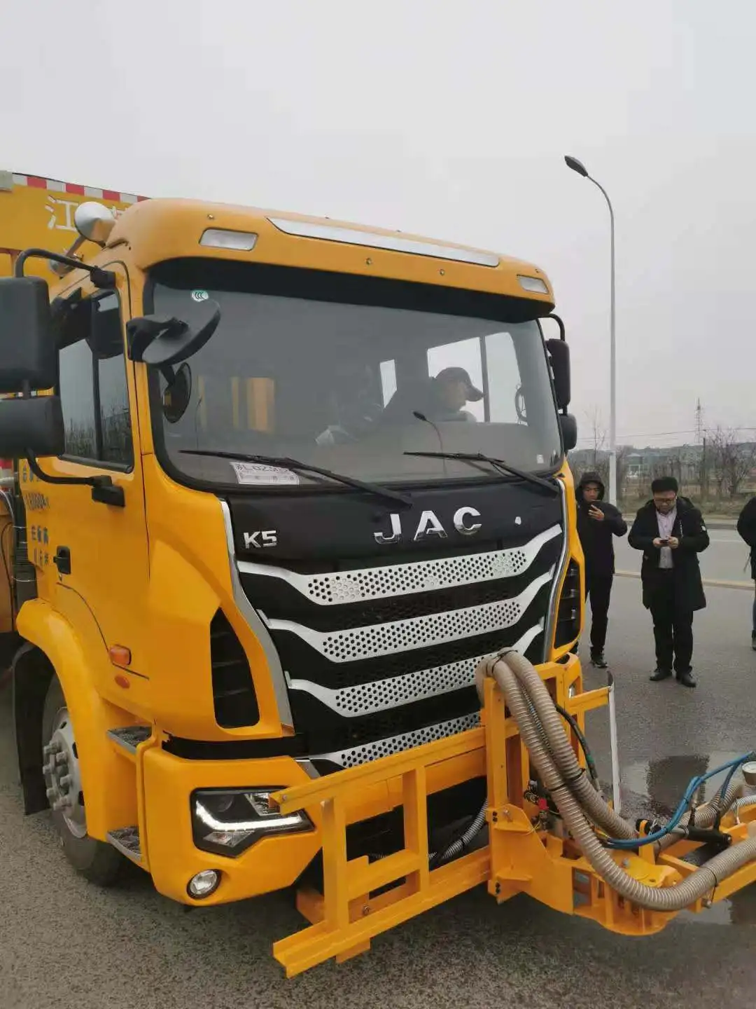  high pressure water blasting removal runway rubber for