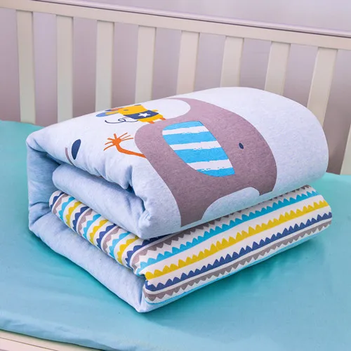 The new four Seasons is suitable for cute elephant printed cribs, soft baby pillowcases and bed sheets
