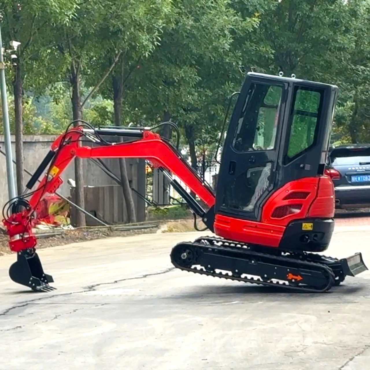 China Widely Used EPA Kubota Farm Mini Excavator 1.8 Ton 2 Ton Small Digger Excavator For Family Garden