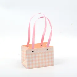 Checkered Square Portable Kraft Paper Waterproof Flower Box Florist Handy Flower Bags Mini Wedding Favor Party Rose Storage Box