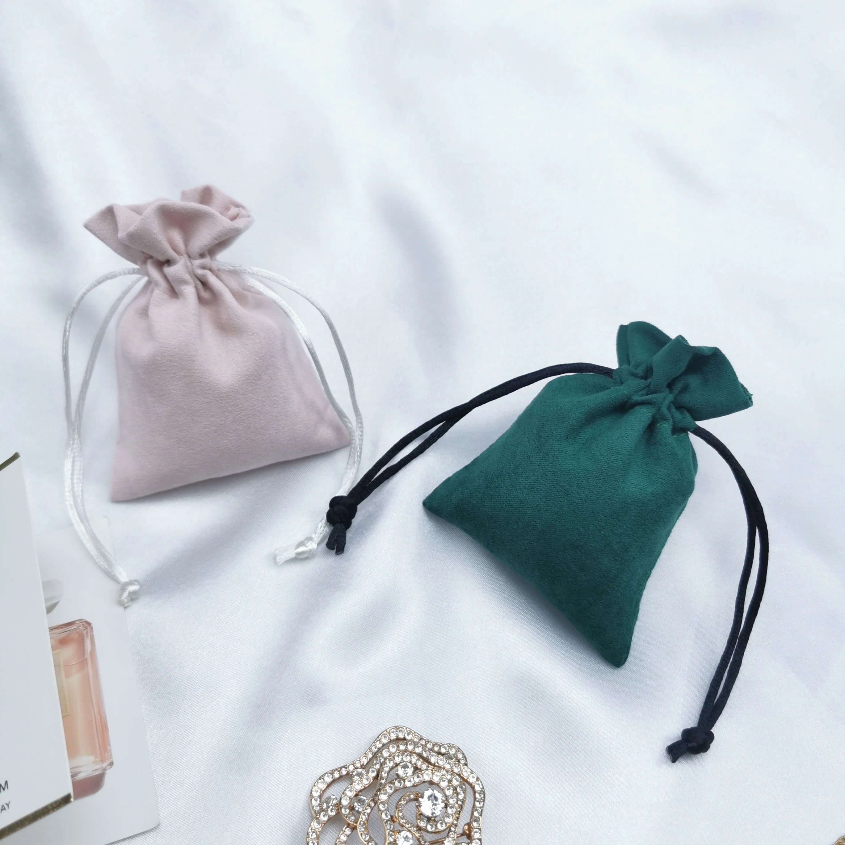 custom reusable gift bag velvet jewelry drawstring bag with logo printed