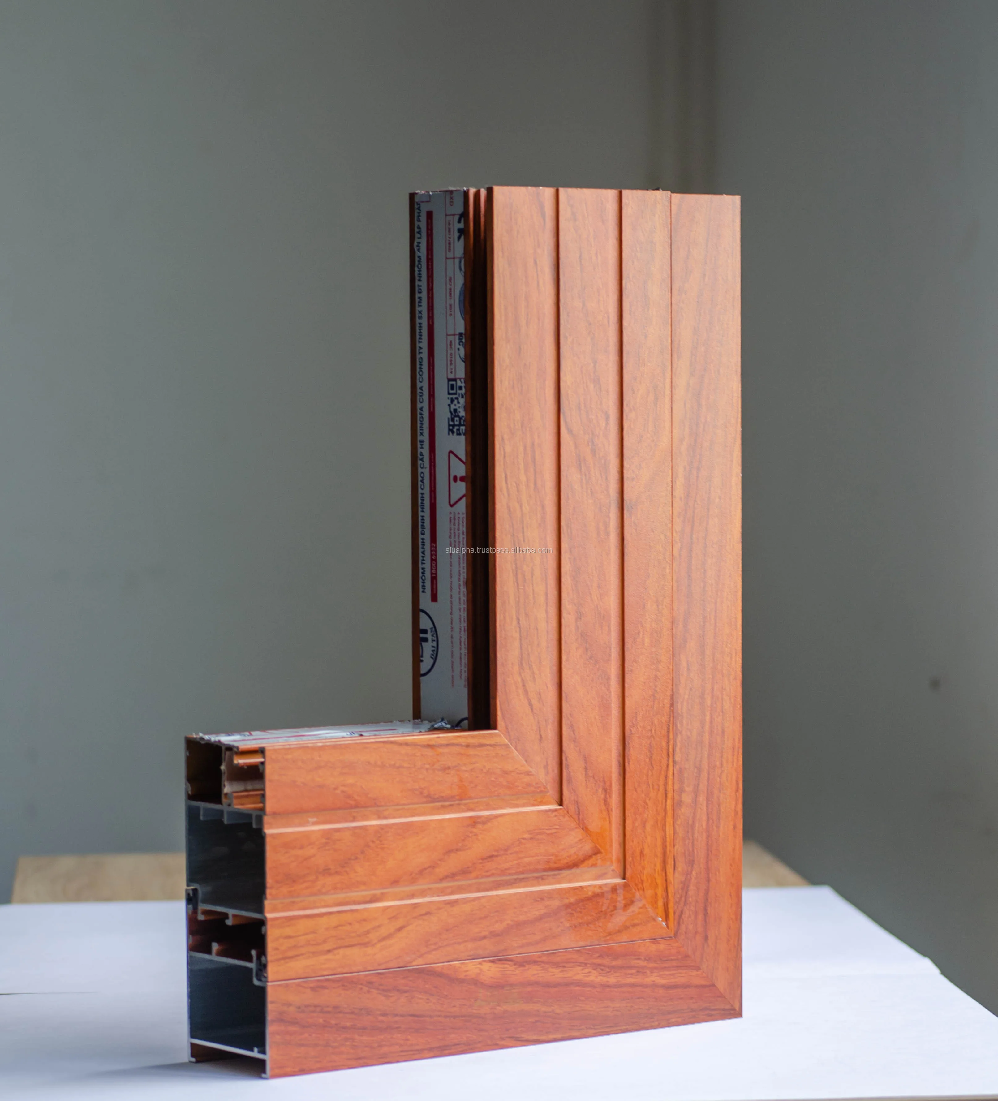 6063-T5 wooden grain aluminum profile for windows and doors/Aluminum customized extrusion