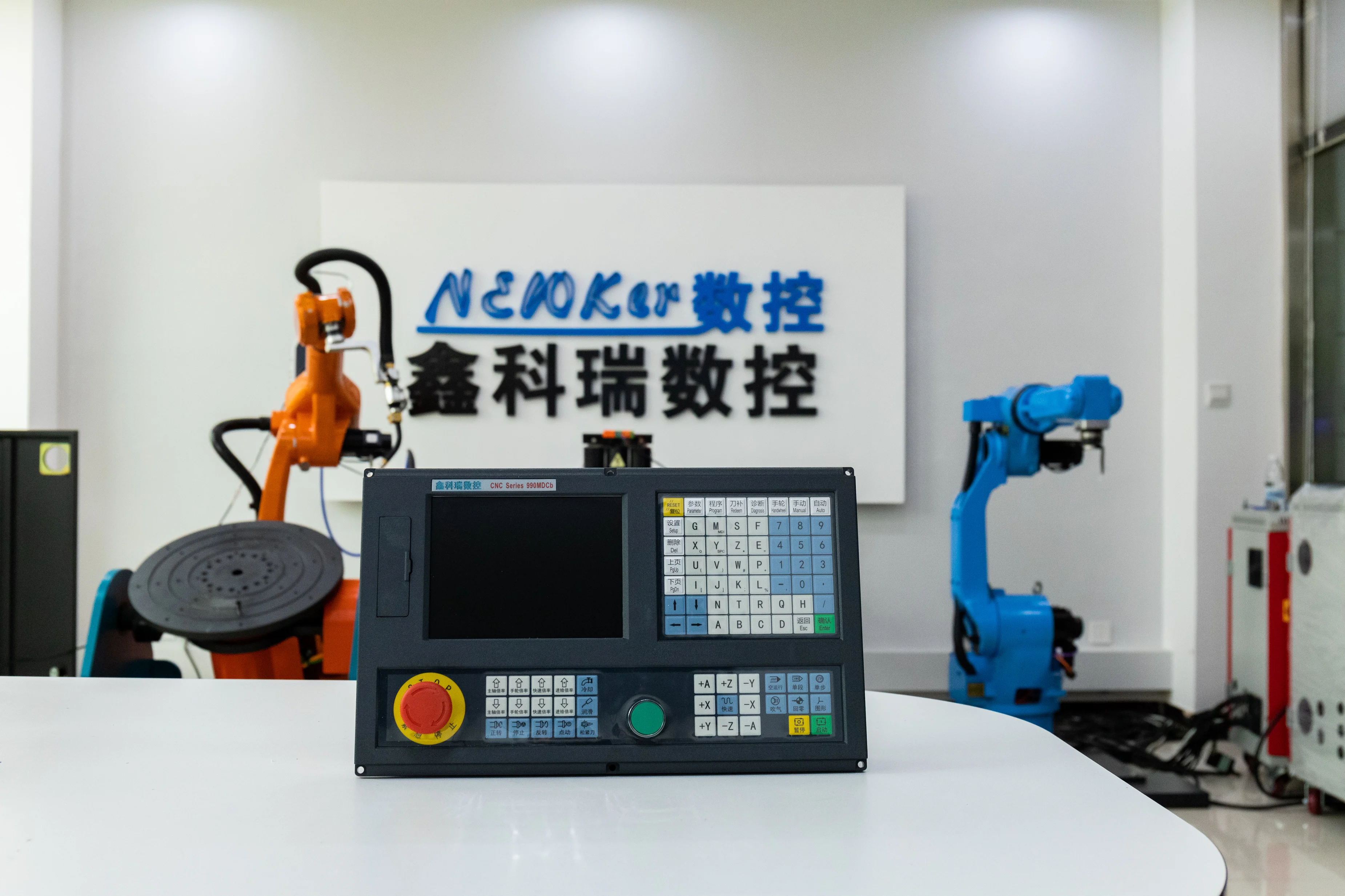 NEWKer 3 Axis Or 4 Axis CNC Milling Controller For CNC Milling Machine And CNC Controller Lathe With PLC And Macro Program