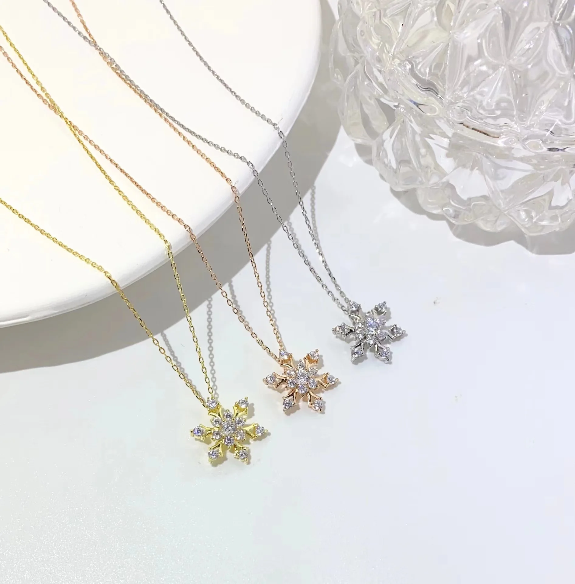 2022 Christmas Gifts Hot Sale S925 Sterling Silver Gold Plated Cubic Zircon Snowflake Pendant Necklace  For Women