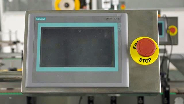 Automatic Linear Type beer Bottle Labeling Machine Stainless Steel Round Bottle Labeling Machine