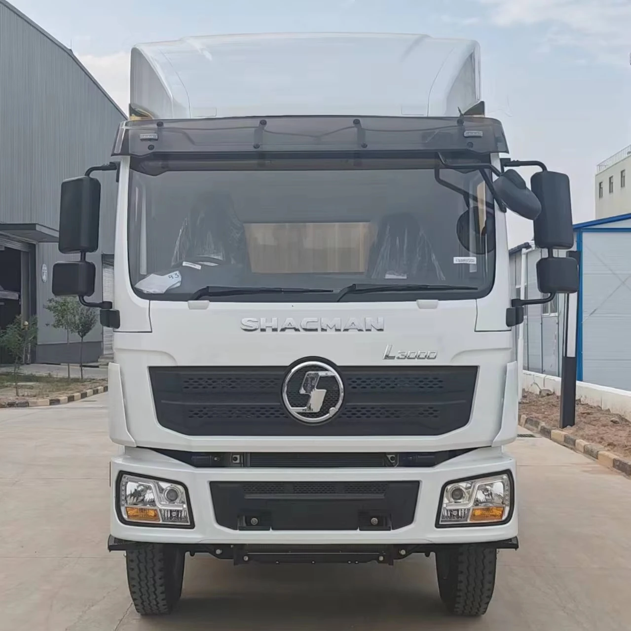 China Shacman Factory  3-5 ton Mini Van Cargo Truck Shacman L3000 Cummins Engine Cargo Van Truck