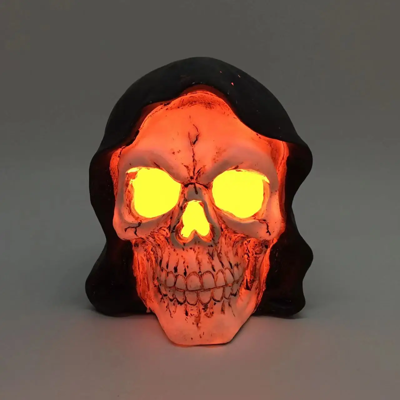 Halloween Decorations Indoor Outdoor  Resin Crafts Skeleton Ornaments Skeleton Head In Cocoon With Red Led Eyes