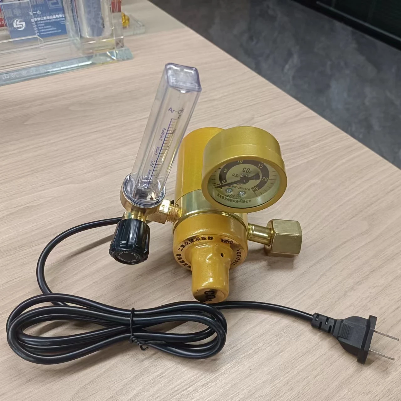 Heated carbon dioxide pressure reducer / mixed gas general