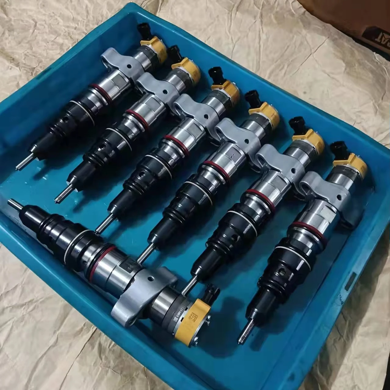 Diesel Fuel Injector Excavator Accessories Common Rail Injector 2352888 235-2888 for Engine CAT C-9