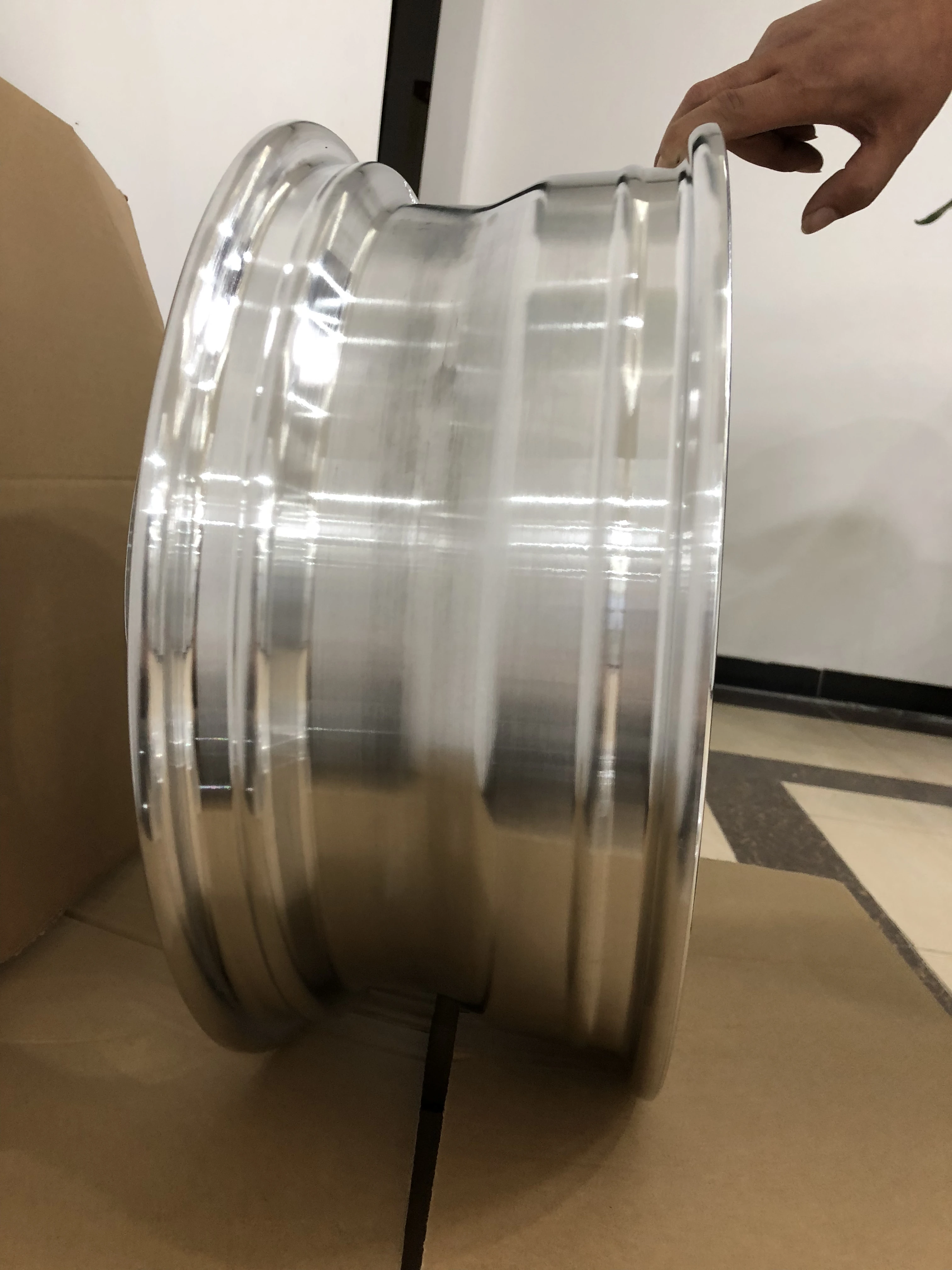 Hand truck wheel cover Hot sale 17inch commercial truck light fashion design 6 wheel truck wheel