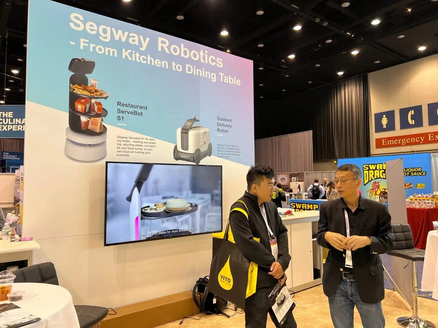 Segway food delivery robot smart robotic catering service waiter for restaurant coffee shop hotel and fast food shop