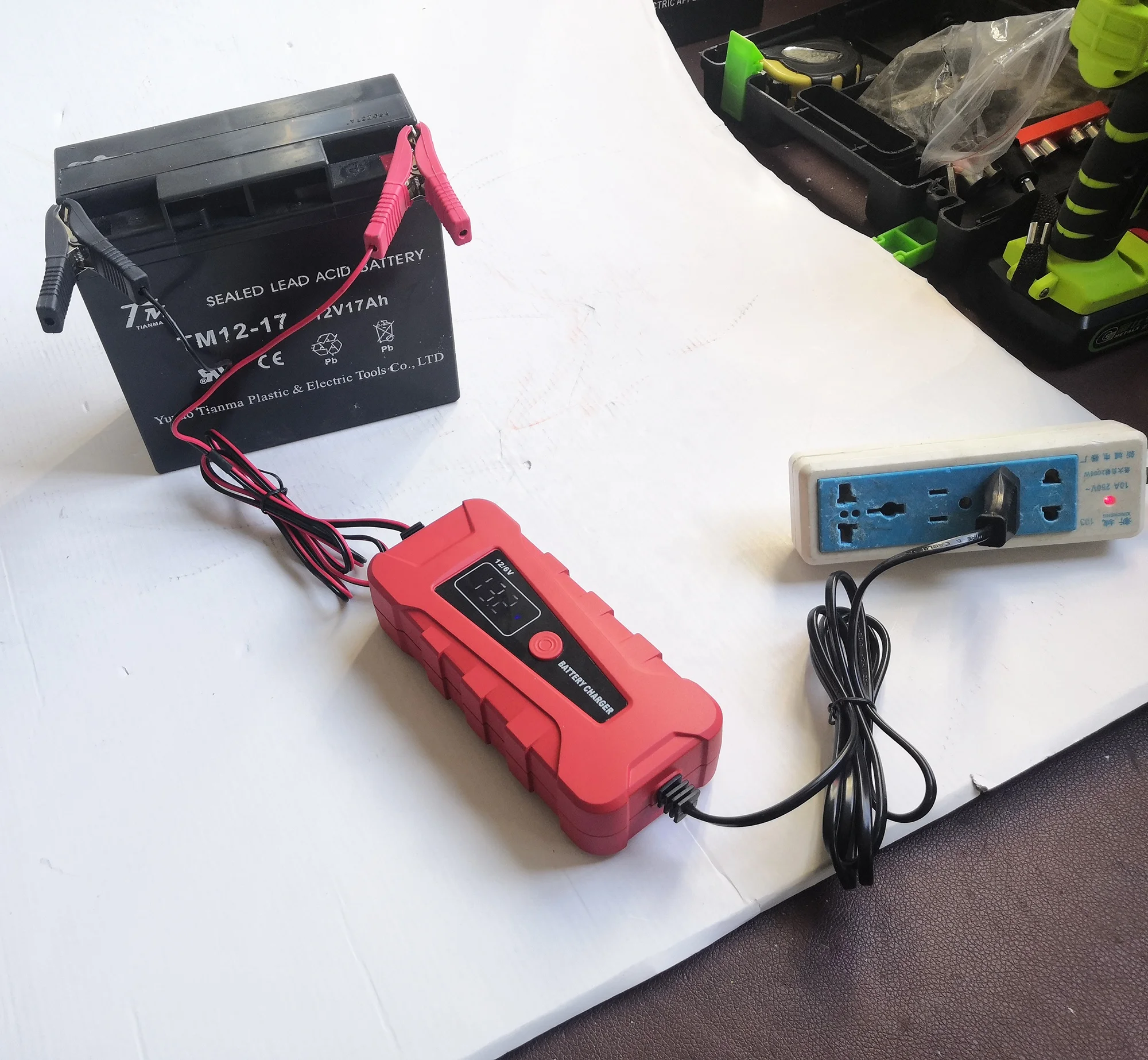 Portable 12V or 6V car battery charger digital display Intelligent new smart charger