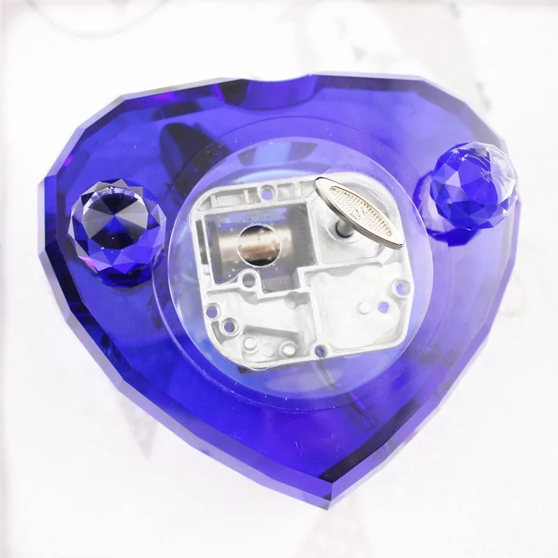 Novelty Gifts Manufacturer Wedding Crystal Heart Music Box with Roses Exquisite Crystal Music Boxes for Birthday/Christmas Gifts