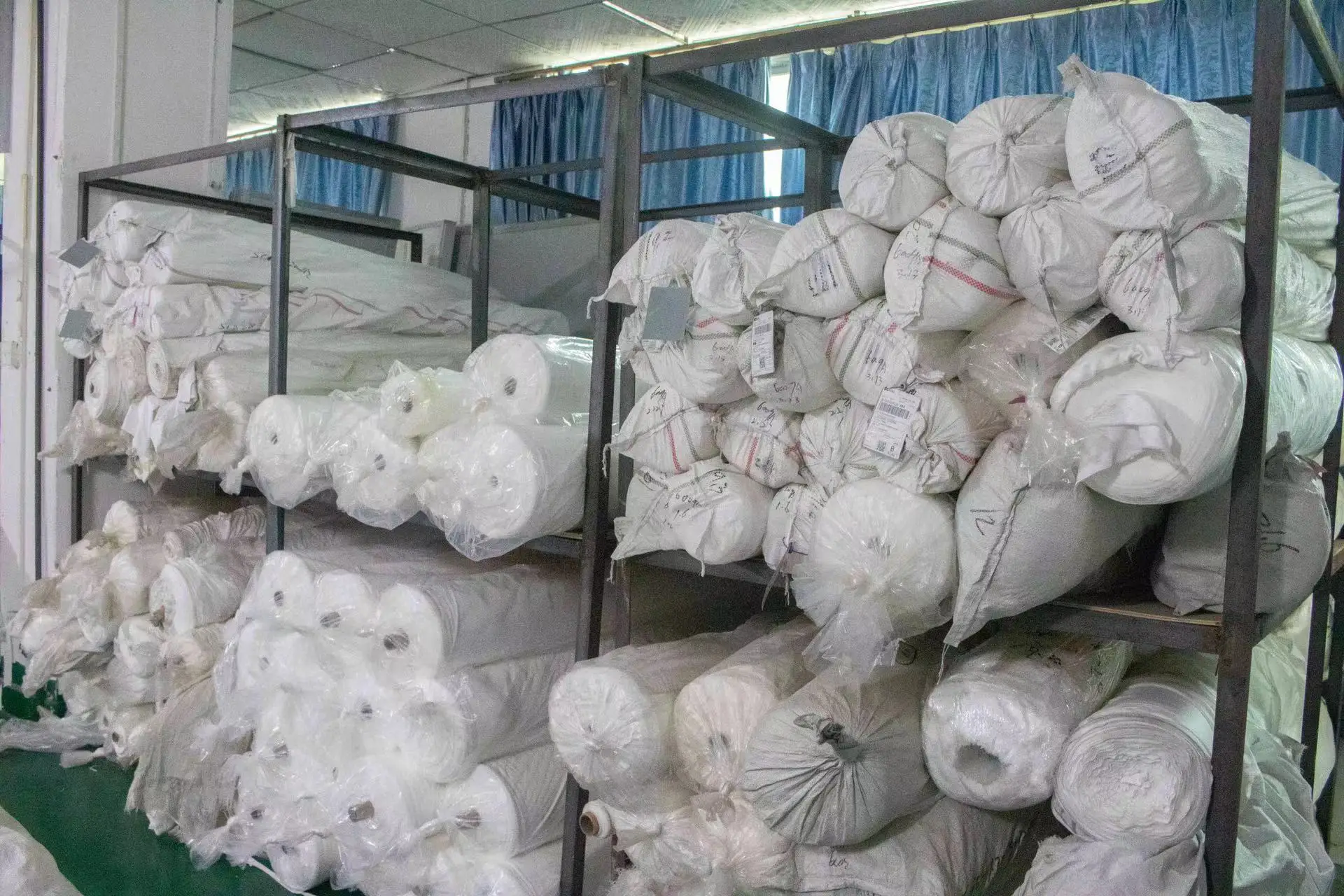 Yongxing Class100 1009 Professional Cleanroom Wiping Cloth Cleanroom Wipers 100% Polyester Wiper 1009 For Lab General Cleaning