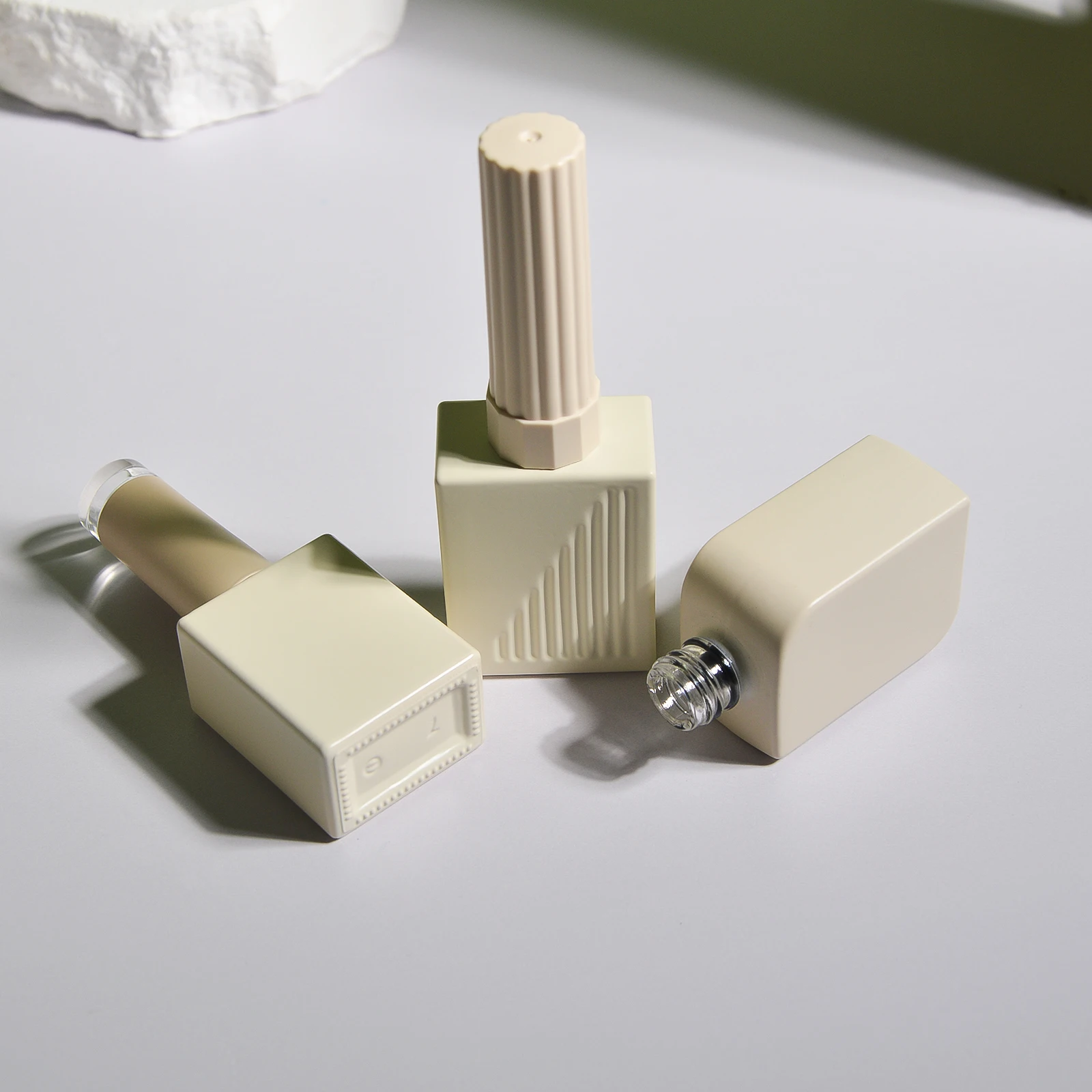 Exclusive New Design Mould Empty Uv Gel Nail Polish Glass Cosmetics Bottle With Cap Brush Square Top Coat Color Coat Bottle