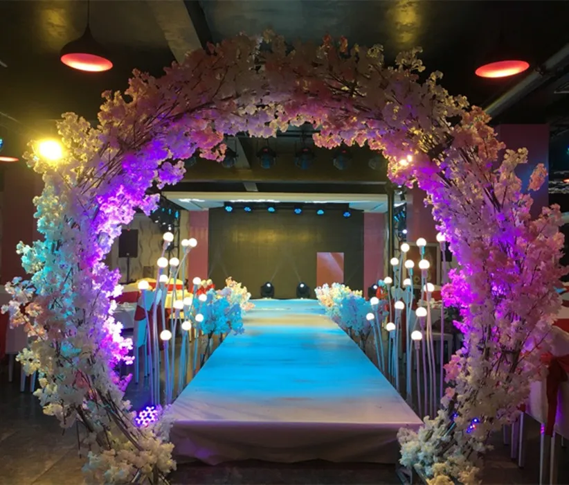 The new wedding props semi-circular arched door opened the shop to celebrate the wedding flower stand wedding flower door