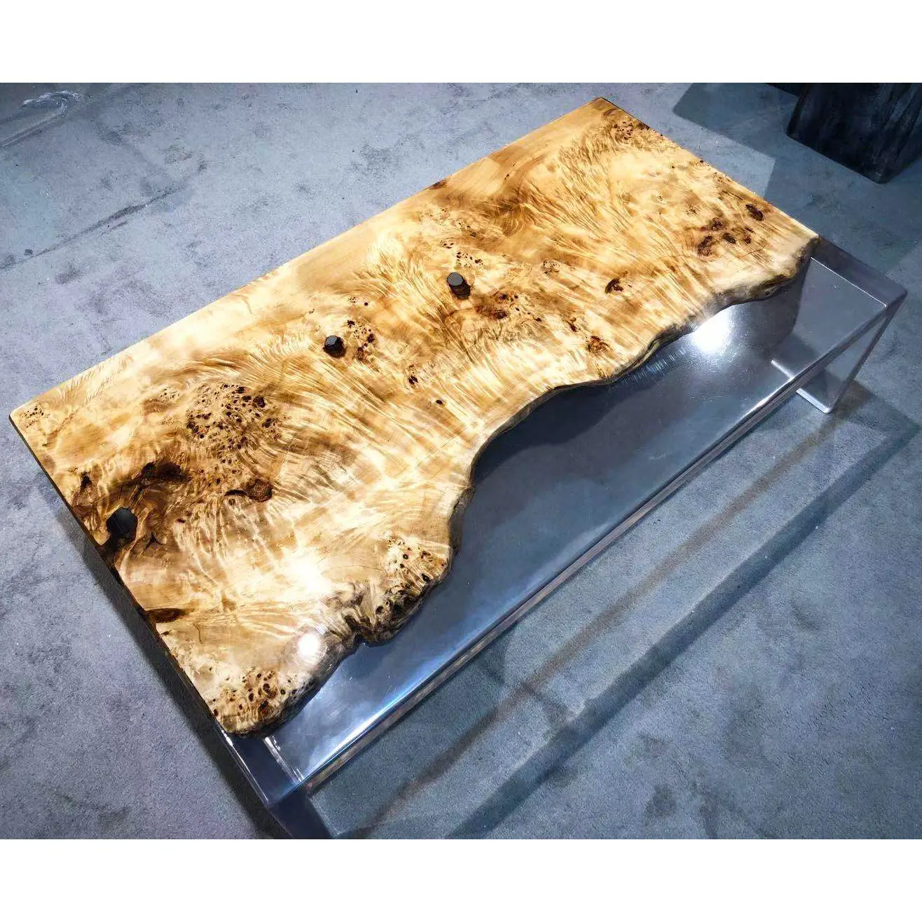 Высококачественный речной столик из массива дерева и эпоксидной смолы