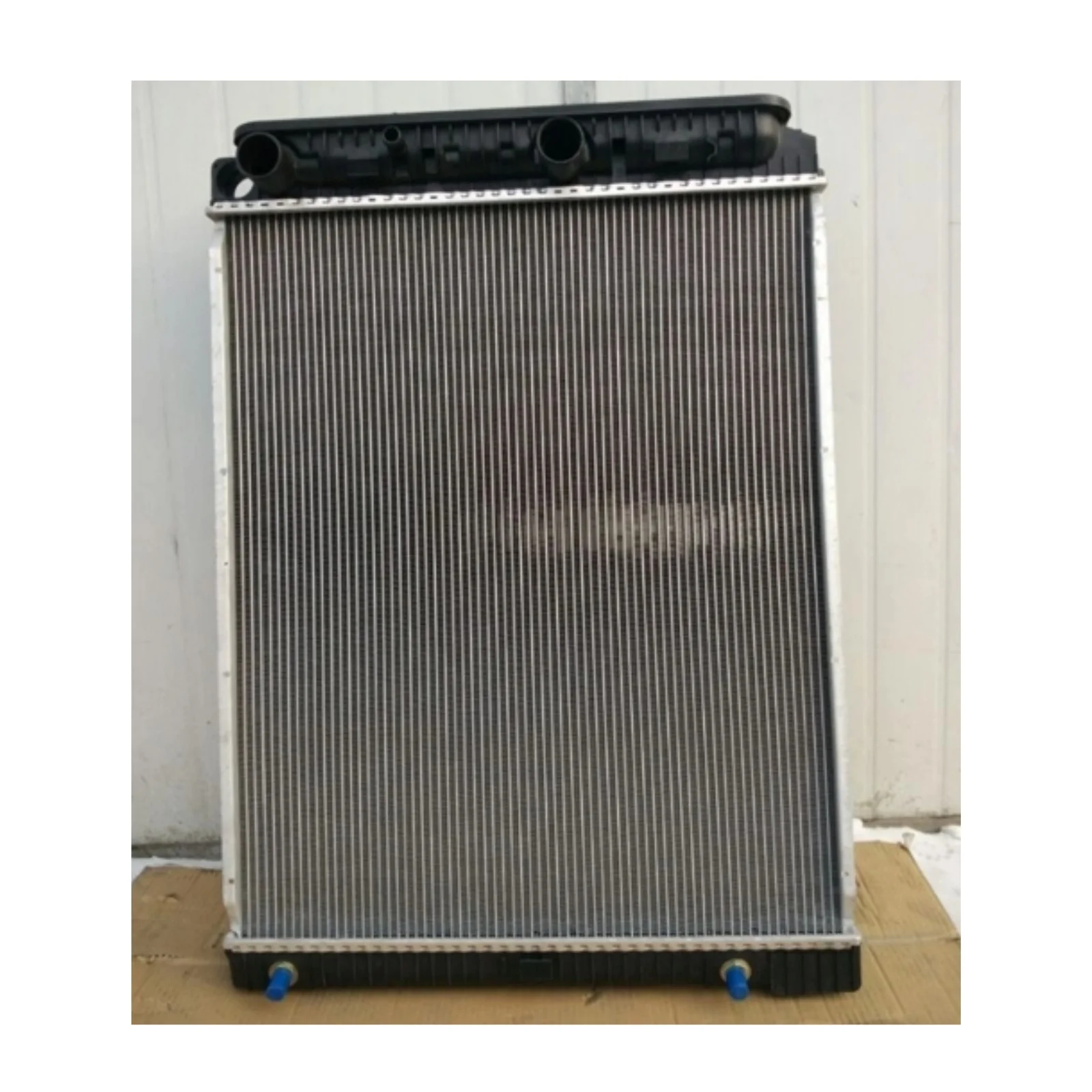 Auto Water Radiator for Mercedes-Benz Atego Truck Engine Cooling System 62648 OE 9405000403