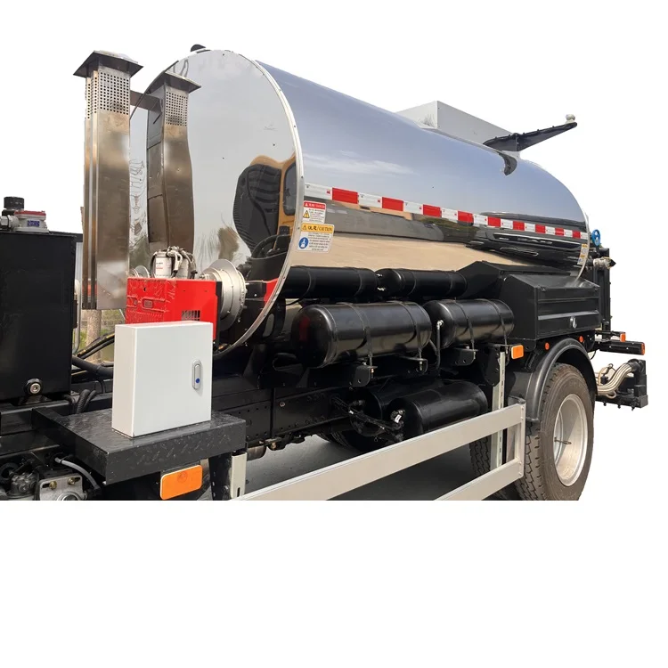 SINOTRUK asphalt distributor truck china machinery 6000l howo asphalt distributor truck