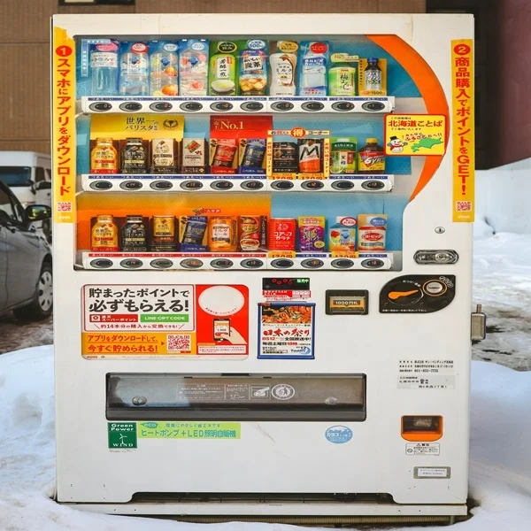 New Model 2024 Vending Machine  With Large Storage Capacity Space For Sanks Beverages And Drinks Now Ready For Shipment