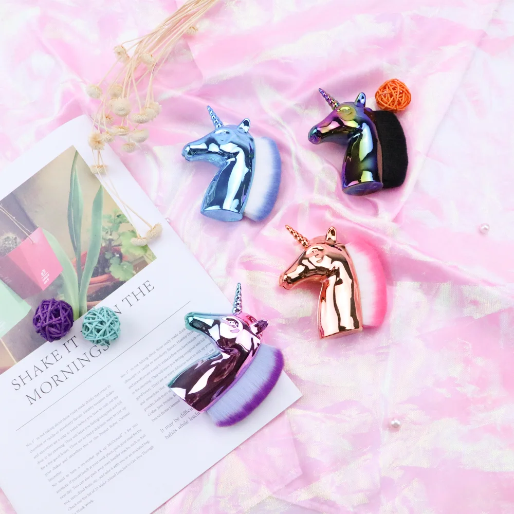 2022 New Style Gradient Rainbow Color  Brush  Horse Foundation Powder Blusher Synthetic Hair Makeup Brush