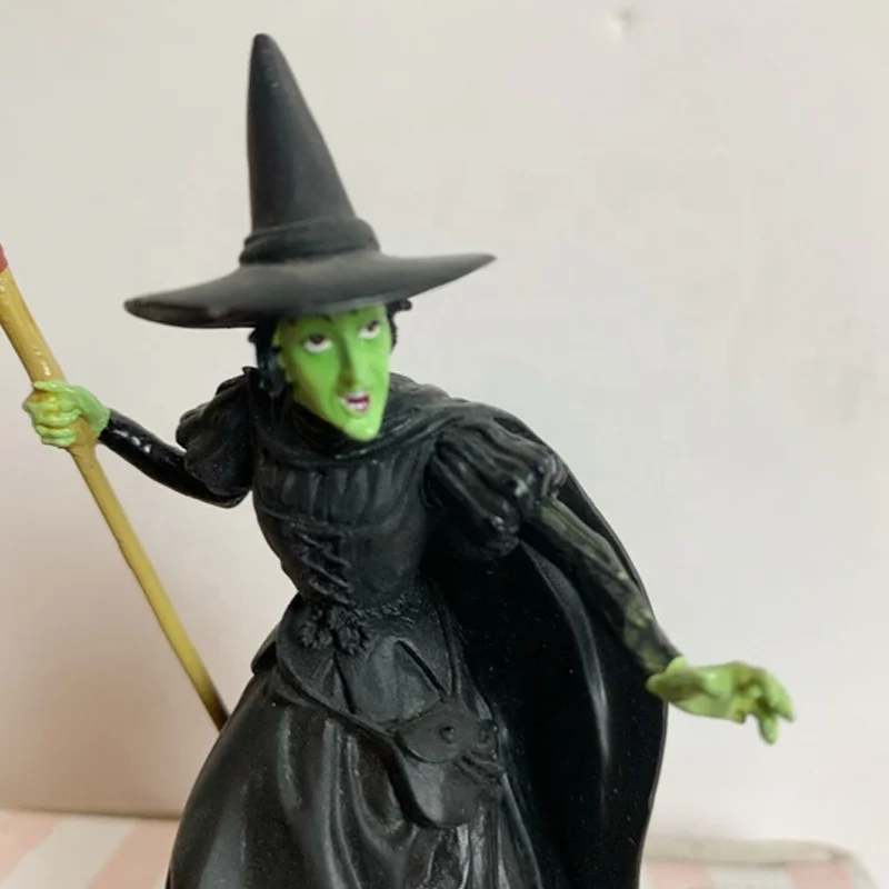 High grade movie character figure mythical mini polyresin wizard of oz miniature wicked green witch figurine with broom