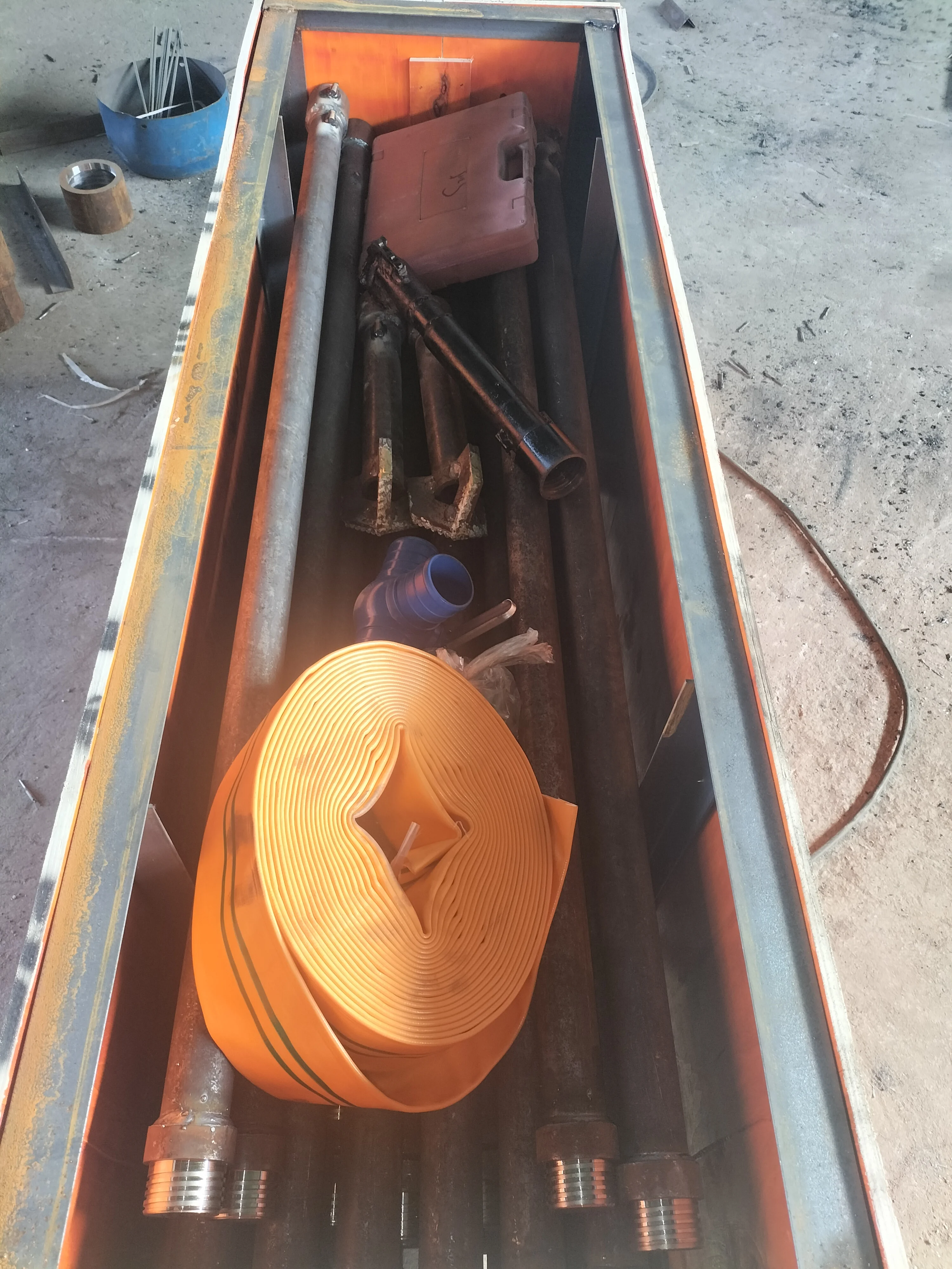 Mini small portable 150 m tractor mounted water drilling rig steel plate rock borehole drilling machine