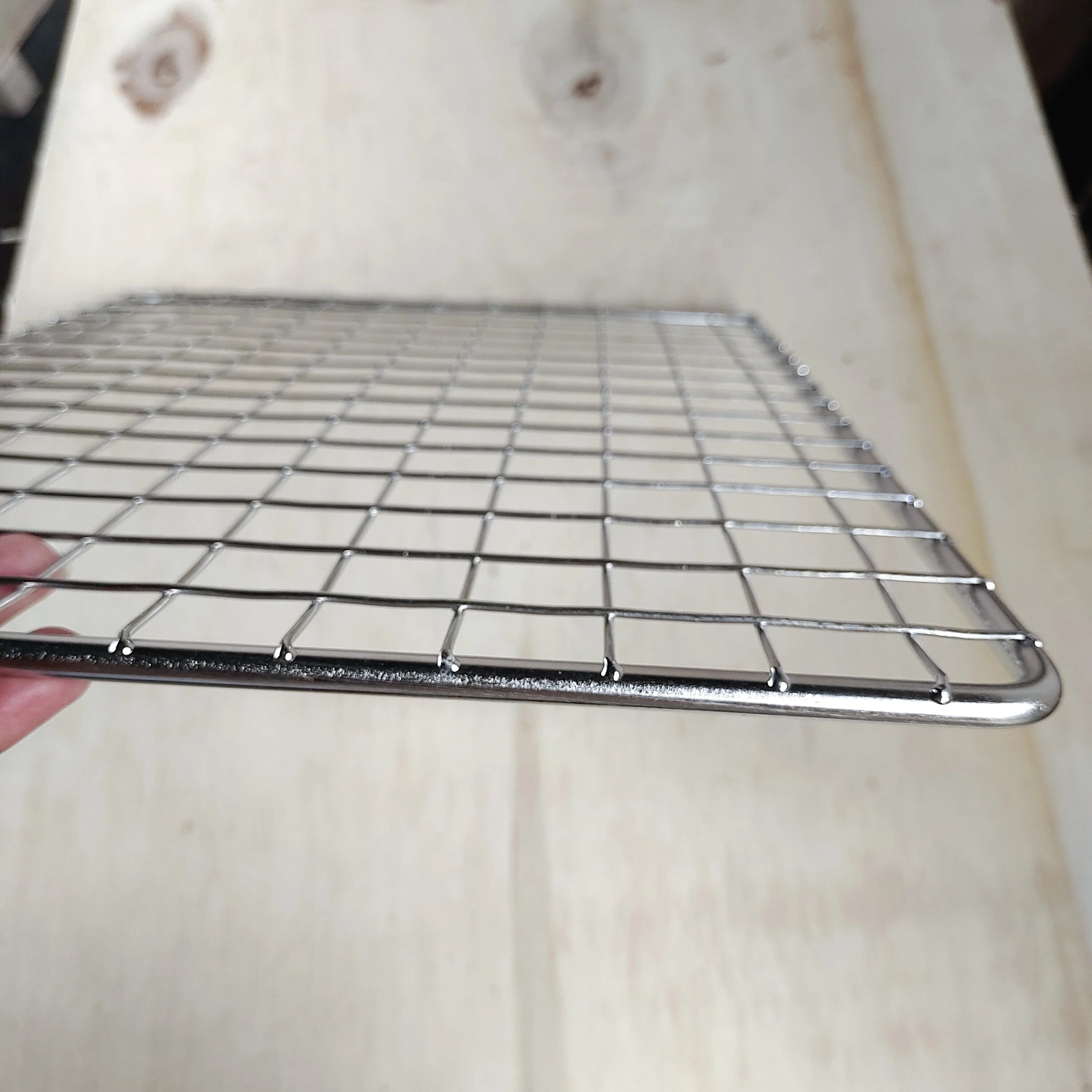 The supporting tray uses 304 stainless steel wire mesh tray for filter oil, filter water, and bake