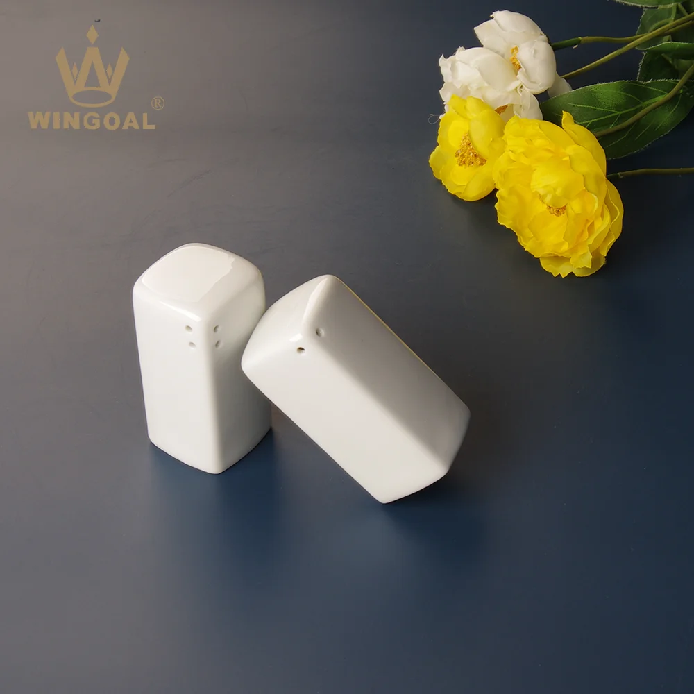 porcelain ceramics spice jar restaurant wedding salt and pepper bottle stand  white ceramic salt pepper shaker
