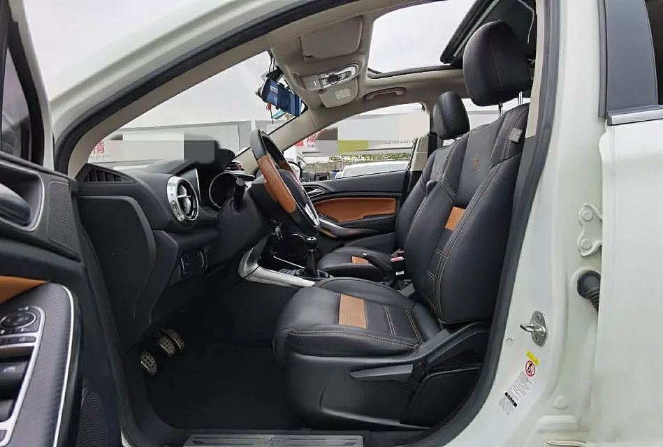 Секундная стрелка подержанных автомобилей BYD Юань 2016 1.5L класса люкс 5 мест для продажи