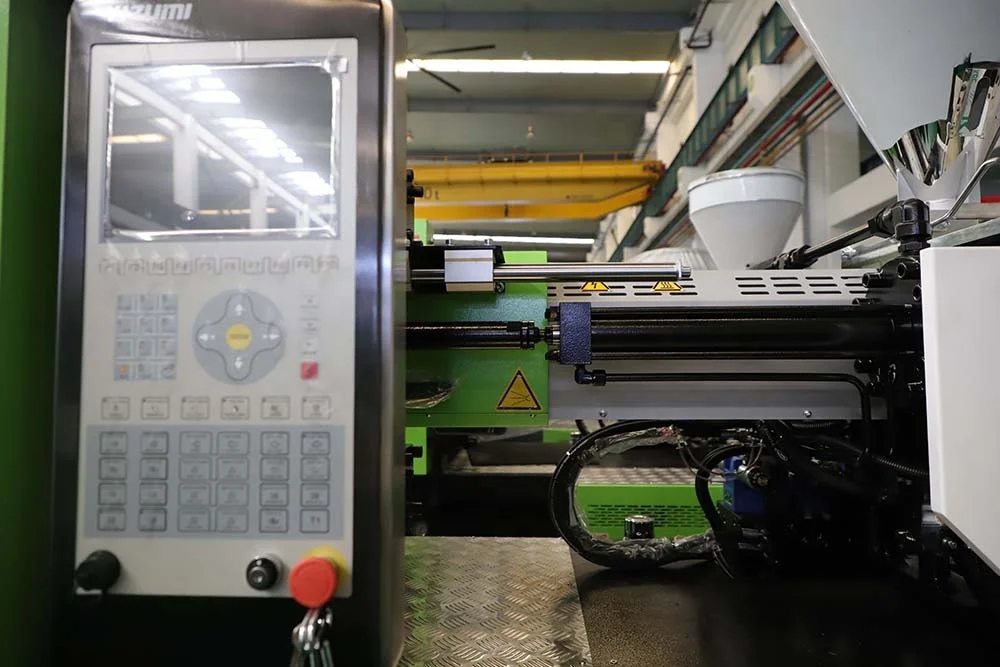 Yizumi UN260A5 Sunbun Injection Molding Machine Styrofoam Cups Yizumi 260 Ton