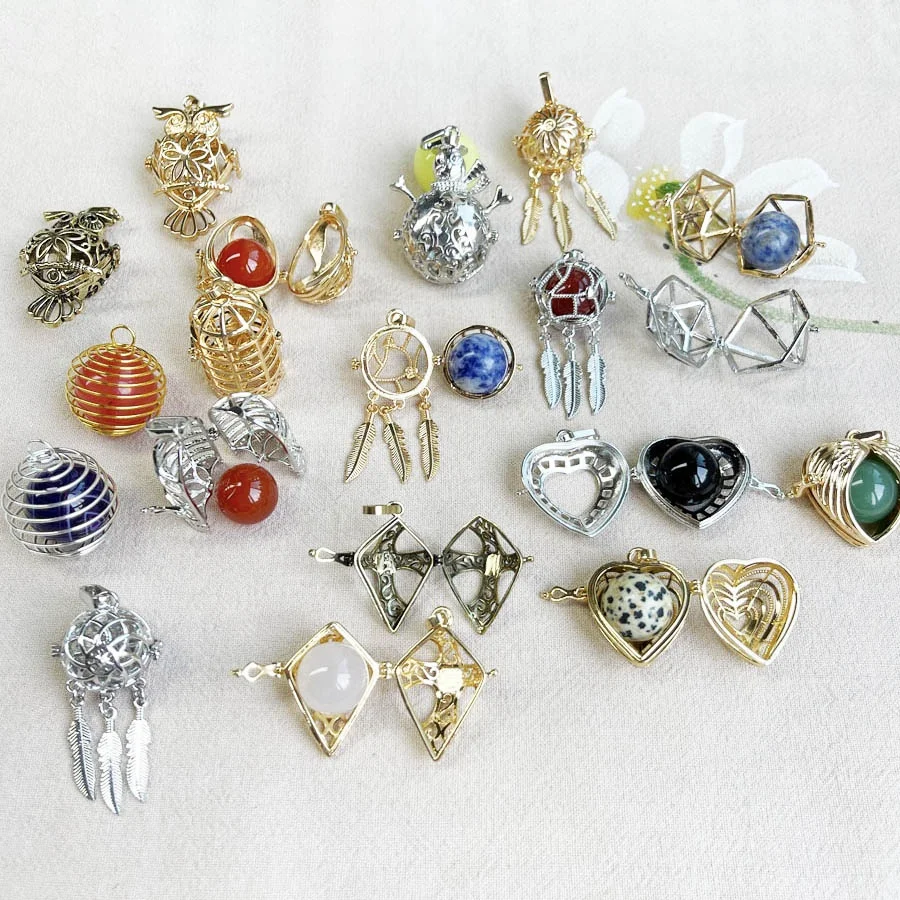 Wholesale Piercing Hollow Out Metal Gemstone Natural Crystal Sphere Fashion Crystal Jewelry