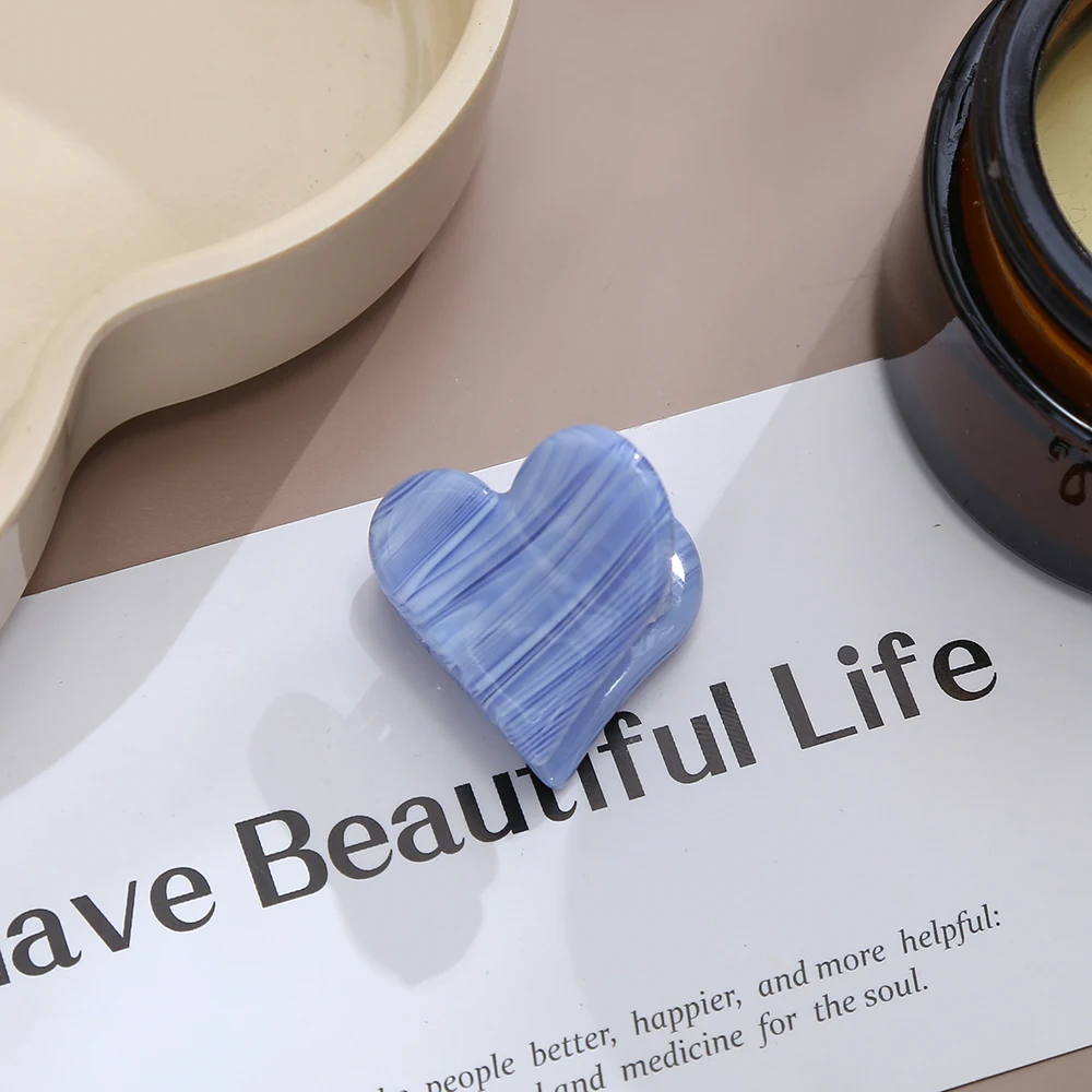 QIYI Wholesale Cheap Price New Design Mini Hair Claws Women Cute Heart Acetate Clear Hair Styling Claw for Girls