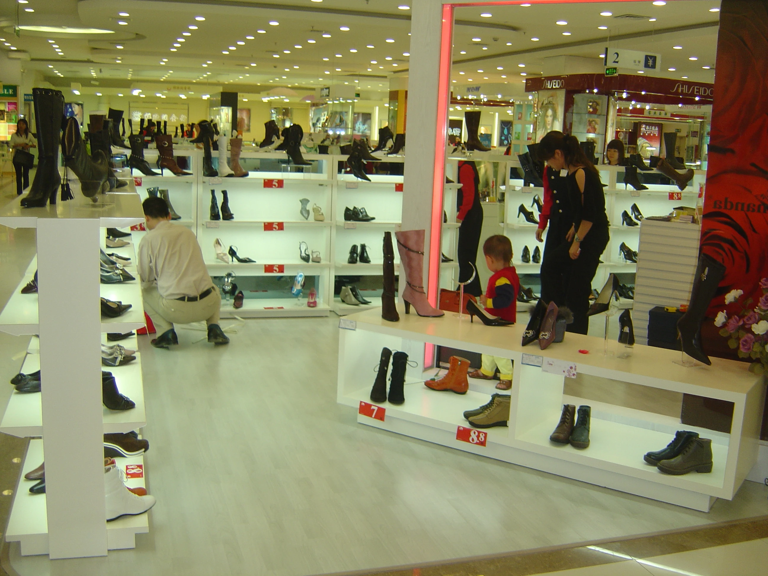 Mall Store Shoes Shelf Leather Shoes Display Cabinet Decorate Shop Interior Customized Design