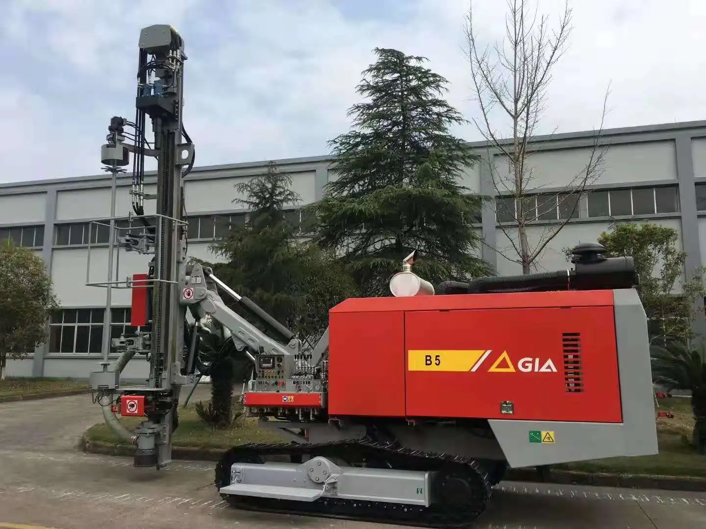 Integrated Open Pit Portable Air Compressor Stone Mountain Borehole Drilling Machine price