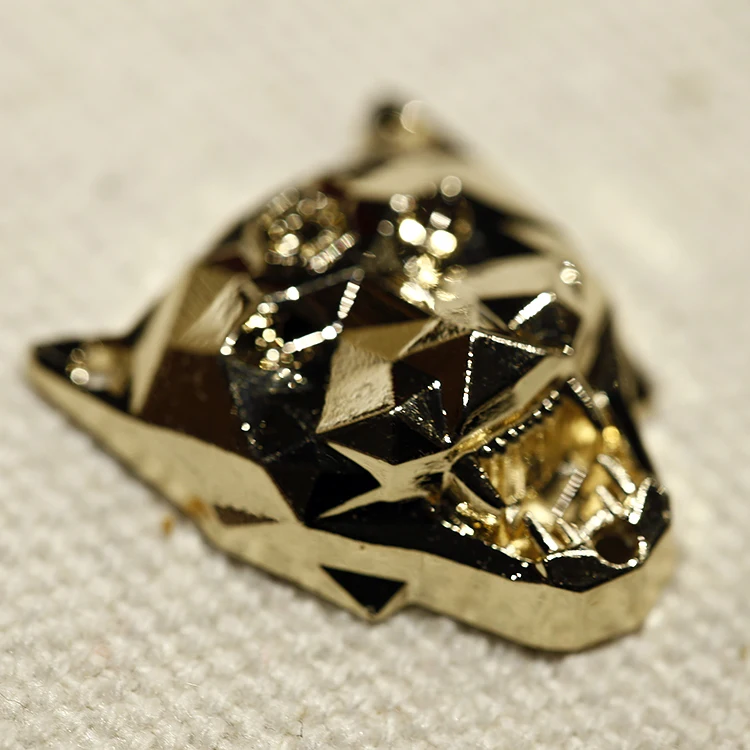 Custom Private Brand Logo Clothing Metal Tag Handbag Accessories Metal Label Tag Plated Gold Custom Logo Metal Clothing Label