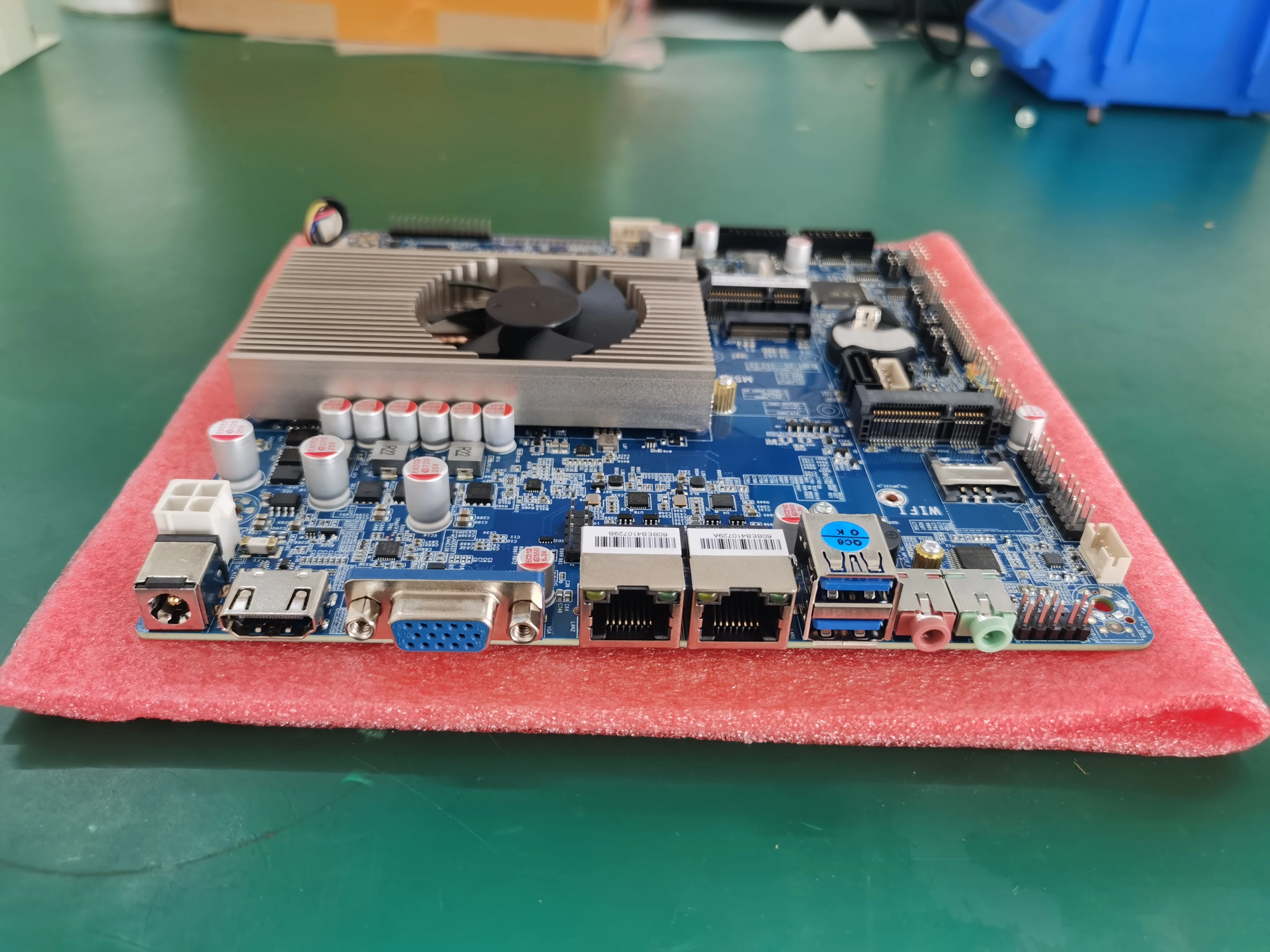 Thin Mini ITX Motherboard with Processor Core i5 1135G7 2 Lan 6 Com Industrial Fan Cooling Main Board X86 Motherboard DDR4