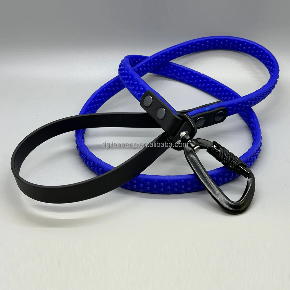 Soft wlking dog leash for pet owners seeking both durability and comfort during walks or training sessions